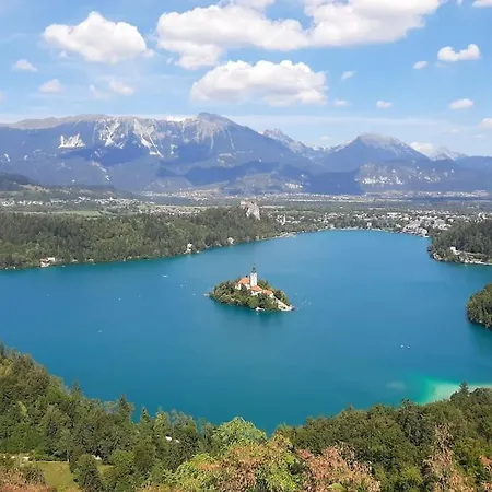 A In The Alps For Hiking, Cycling, Skiing * Есенице